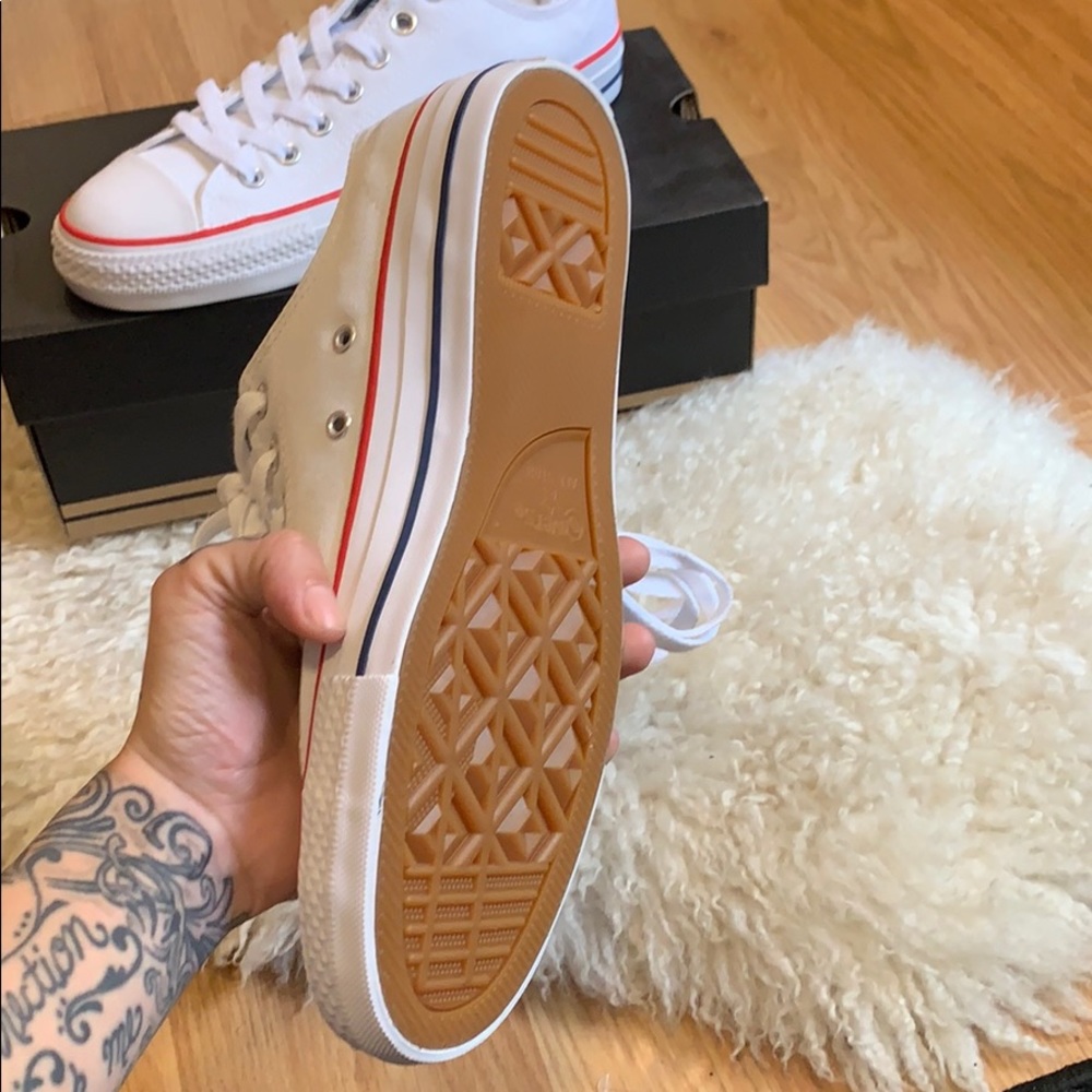 White converse - Picture 3 of 3